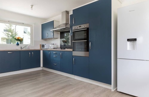 Eaglesham House | Beautiful clean spacious home Eaglesham Close to Beach, thé town and amenities.