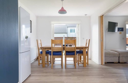 Eaglesham House | Beautiful clean spacious home Eaglesham Close to Beach, thé town and amenities.