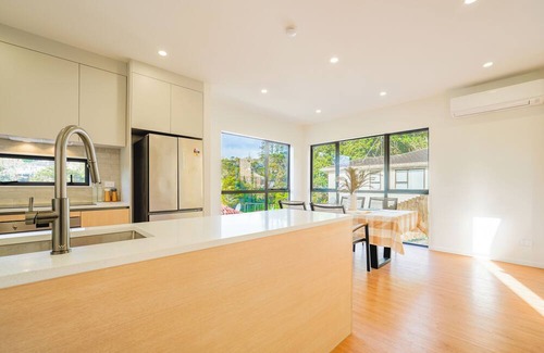 Glenfield House | Modern 4-Bedroom Home in Glenfield