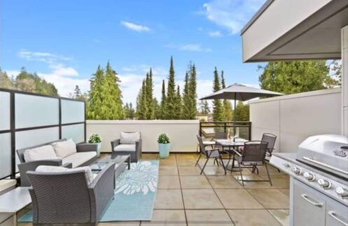 Pemberton Heights House | Terrific 4-bedroom townhome in enchanting North Vancouver with AC