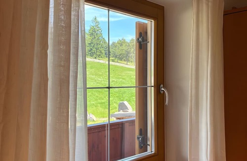 San Genesio Atesino Apartment | Apartment 'Solia' with Mountain View, Private Garden and Wi-Fi