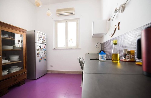 Reggio Calabria Apartment | Room with private bathroom in the city center.