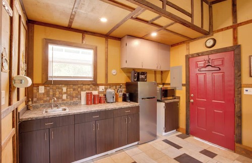 Lake Lafayette Apartment | Walk to Lake Lafayette: Wooded Cabin w/Deck!
