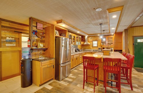 Lake Lafayette Cabin | Lakefront Family Cabin w/Patios in Odessa!