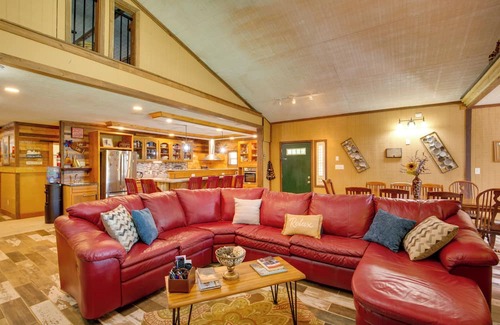 Lake Lafayette Cabin | Lakefront Family Cabin w/Patios in Odessa!