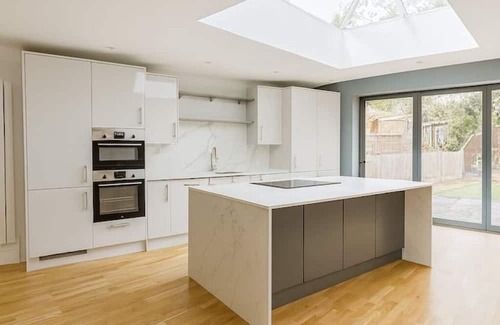 Harrow Weald House | Bright & Spacious London Retreat – Ideal for Families & Groups