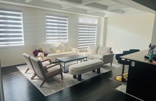 Erin House | Cozy 2-Bedroom Retreat with Private Bath