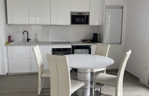 Parc-Nord Apartment | New apartment with parking. La Défense near RER and Paris. Rooftop