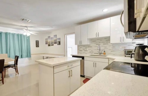 Boynton Beach Villa | Beach Proximity Family Getaway: Private Pool, Jacuzzi, Mini-Golf & Entertainment