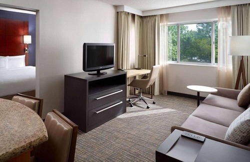 Alpharetta Hotel | Spacious Good-Value Accommodation! 2 Convenient Units, Pool, Free Breakfast!