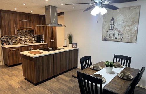 Palmhurst House | Mayberry Cozy Home