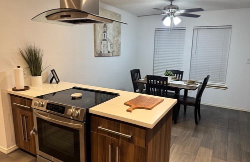 Palmhurst House | Mayberry Cozy Home