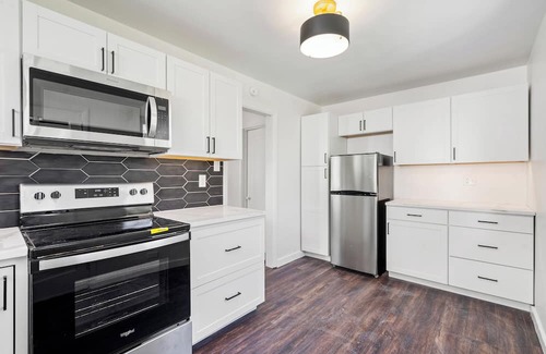 Sewickley House | Bright Sewickley Village House, 2BR + Office/Futon, Walk to Shops
