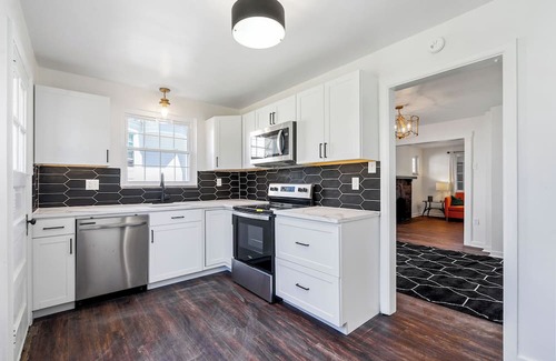 Sewickley House | Bright Sewickley Village House, 2BR + Office/Futon, Walk to Shops