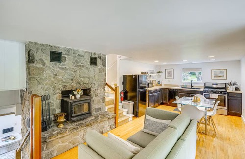Austerlitz House | Private Cottage Close to Shopping, Skiing, Swimming, Hiking, Biking and Dining.