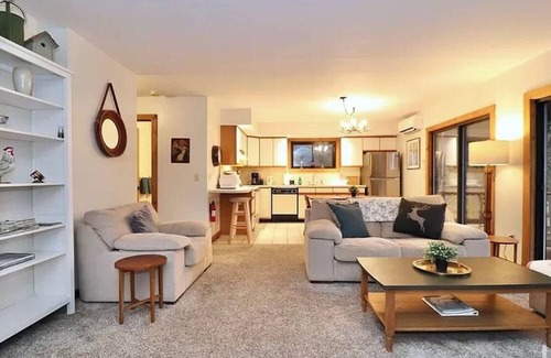 Lanesville Ski Chalet | 4-bedroom tranquil chalet near Hunter Mountain, incl. hot tub + game room