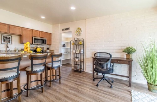 Tucson House | Welcoming to Lincoln Haus, East side Tucson with Fire Pit.