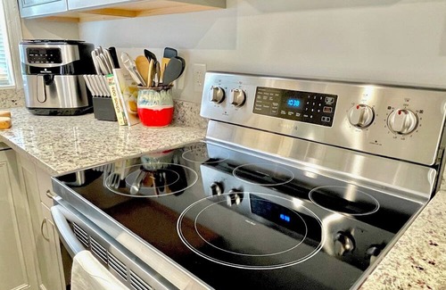 Frederick Condo | Bright Cozy Condo - 9 Minute Walk To Carroll Creek