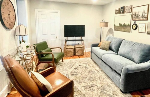 Frederick Condo | Bright Cozy Condo - 9 Minute Walk To Carroll Creek