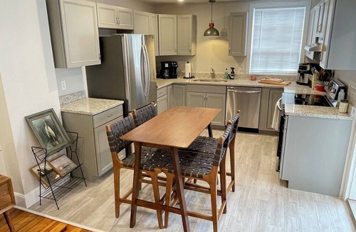 Frederick Condo | Bright Cozy Condo - 9 Minute Walk To Carroll Creek