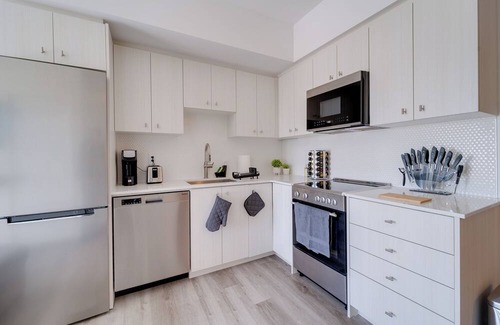 Kitchener Condo | Modern Downtown Condo w/Gym