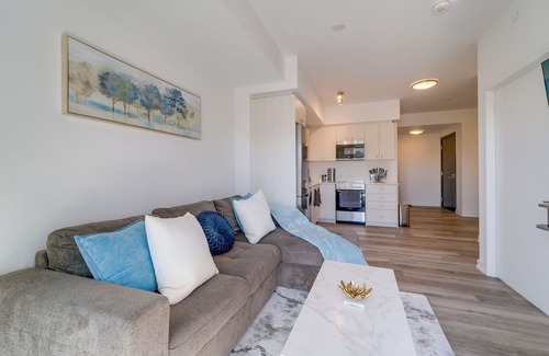 Kitchener Condo | Modern Downtown Condo w/Gym