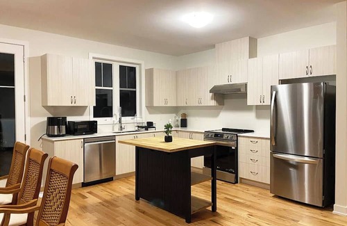 Dwight House | Muskoka Adventure Base Bike Hike Campfires - Forest View Cottage