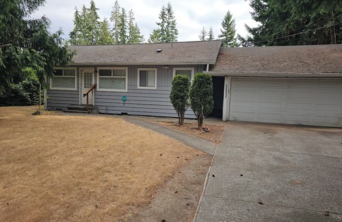 Silver Lake House | Wonderful 2-bedroom house in Everett