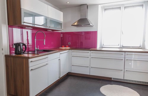 Kempten Apartment | Vacation apartment for 6 people in the Allgäu, garden, jacuzzi, pets welcome