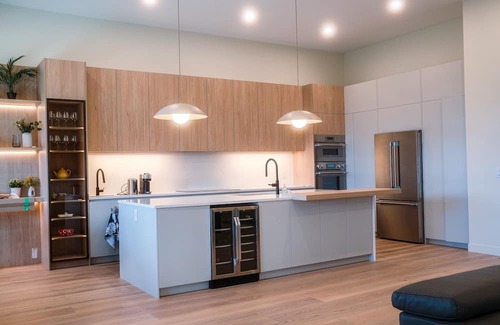Okanagan-Similkameen House | Sky view Retreat with pool, movie theatre and views