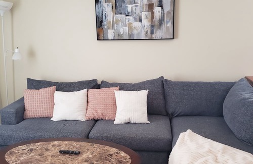 Chalmette House | Pet Friendly Home 1/2 mile away from park and 5.5 miles from the french quarter