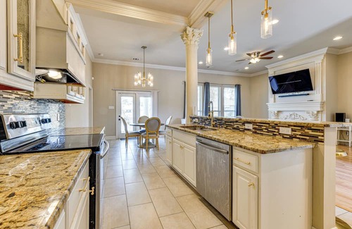 Denham Springs House | Fenced-In Yard & Pond Views: Home 18 Mi to LSU!