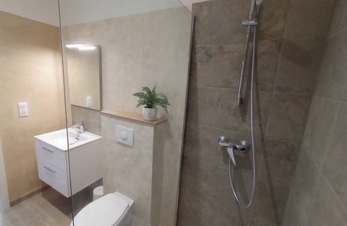 Valle-de-Campoloro Bed & Breakfast | A Caserella - Chambre d'hôte avec salle de bain non attenante et vue sur mer