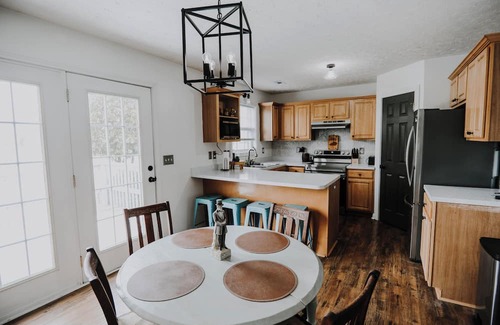 Nazareth House | Bourbon Themed 3-bedroom house in Bardstown