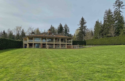 Chemainus Bed & Breakfast | Stylish West Coast King Suite B&B