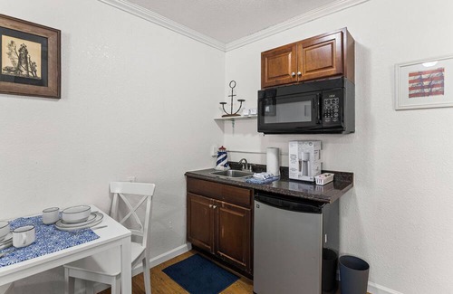 Paola Apartment | Studio Apartment Charming Kansas Hideaway Near Downtown w/Parking