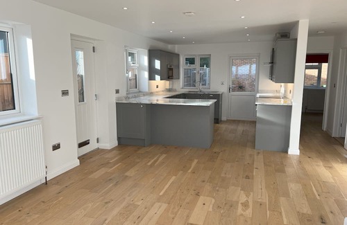 Portsmouth House | 4 Bed house | Hill top views | 3 car driveway