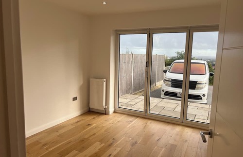 Portsmouth House | 4 Bed house | Hill top views | 3 car driveway