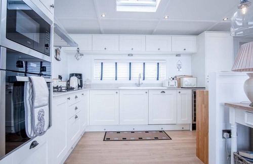 Wiseman's Bridge House | Shearwater 30 - 2 Bedroom Lodge - Summerhill