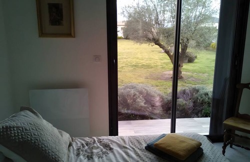 Aleria Bed & Breakfast | Bed and Breakfast 'Chambre 2' with Mountain View, Shared Pool and Wi-Fi