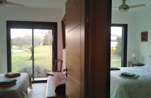 Aleria Bed & Breakfast | Bed and Breakfast 'Chambre 2' with Mountain View, Shared Pool and Wi-Fi