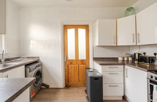 Uxbridge South House | Spacious double BR near Heathrow 3