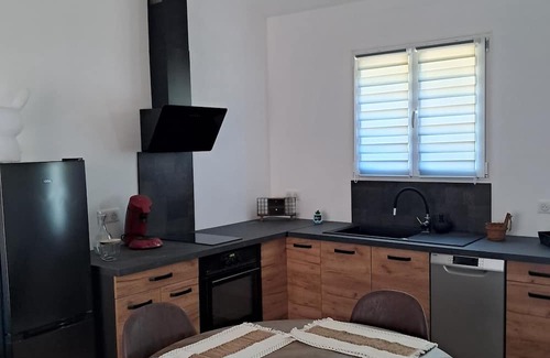Saint-Martin-de-Pallieres Cottage | Gîte sleeps 2 to 4 pool jacuzzi