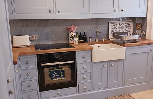 Welwyn Cottage | Charming cottage in the beautiful village of Welwyn. Pet-friendly!