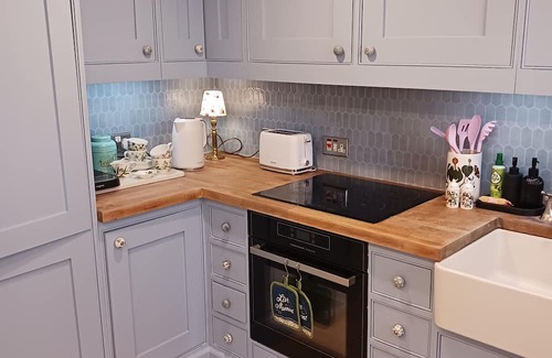Welwyn Cottage | Charming cottage in the beautiful village of Welwyn. Pet-friendly!