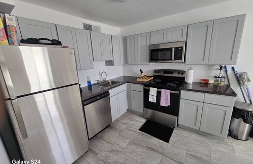 Burlington Apartment | Private Balcony-Pet Friendly -City Access -Gaming
