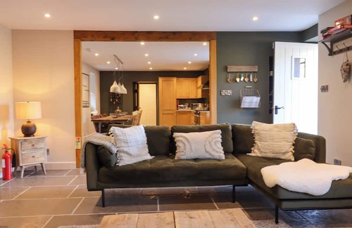 Stoke Gabriel Cottage | LOWER WELL FARM HOUSE, pet friendly, with open fire in Stoke Gabriel