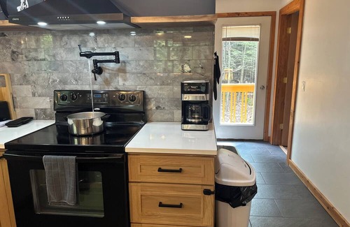 Cresco Ski Chalet | Sauna Hot Tub Sleep 16 King Beds Bunk room in 3 acre state Forest pocono spa