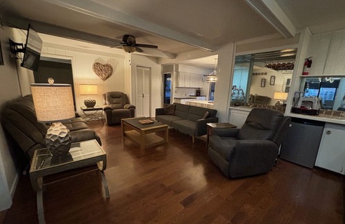 Hutchinson House | Spacious 5-bedroom Retreat with Pool and Tennis Court In Beautiful Neighborhood