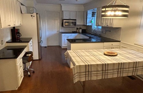 Hutchinson House | Spacious 5-bedroom Retreat with Pool and Tennis Court In Beautiful Neighborhood